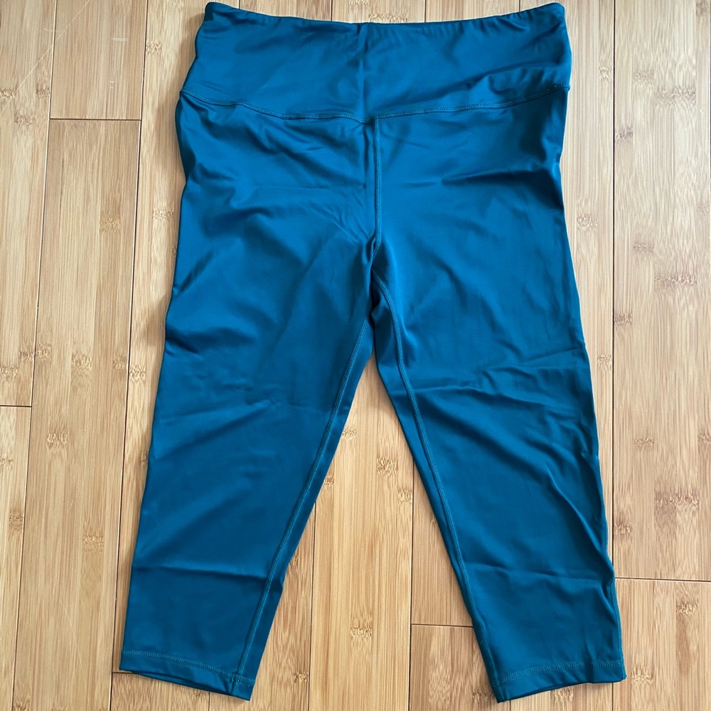 Vull Essential Fold Over Hug Crop